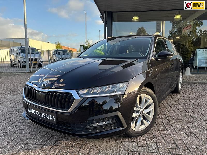 Zwart Gebruikt 2023 Skoda Octavia Business Line Stationwagen | € 27.995 (Eerlijke prijs) - Afbeelding 1/4