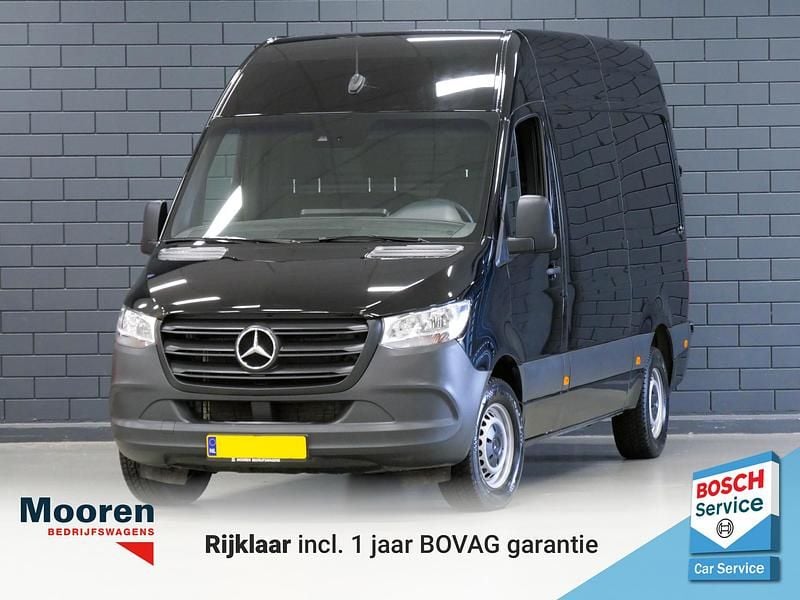 Zwart Gebruikt 2023 Mercedes Sprinter Van | € 35.950 (Goede deal) - Afbeelding 1/4