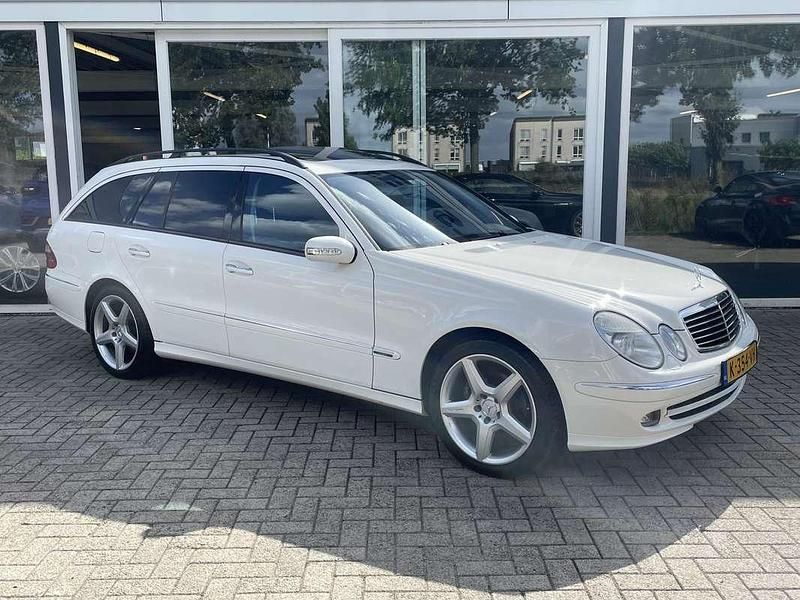 Wit Gebruikt 2004 Mercedes E320 Avantgarde Stationwagen | € 12.950 - Afbeelding 1/4