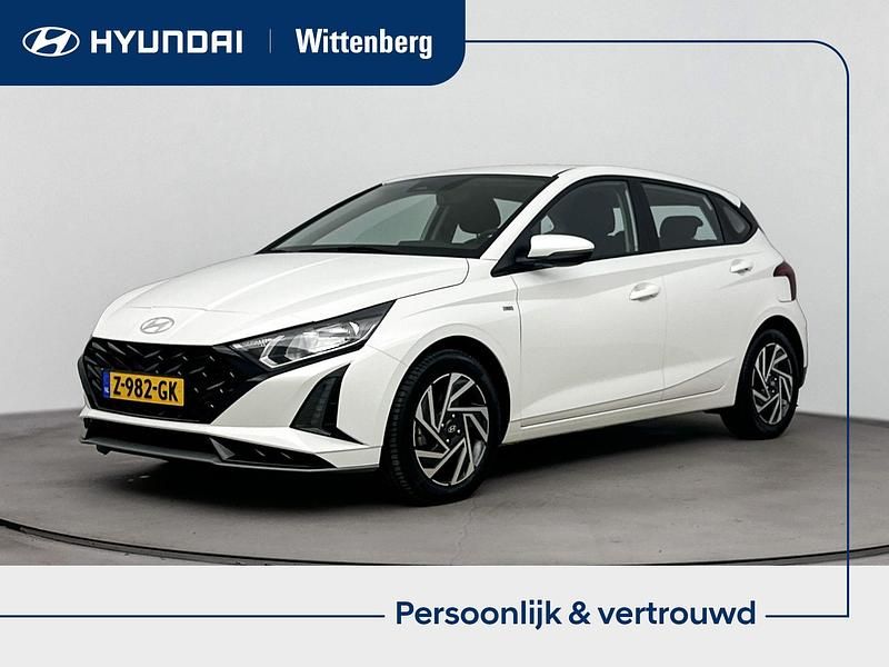 Wit Gebruikt 2024 Hyundai i20 Comfort Hatchback | € 21.700 (Eerlijke prijs) - Afbeelding 1/4