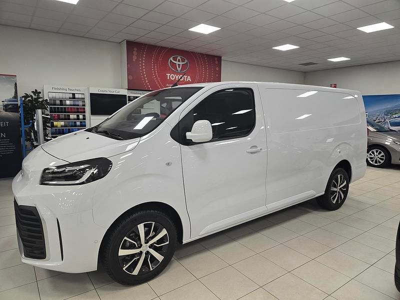 Wit Occasion 2024 Toyota Proace MPV | € 36.265 - Afbeelding 1/4