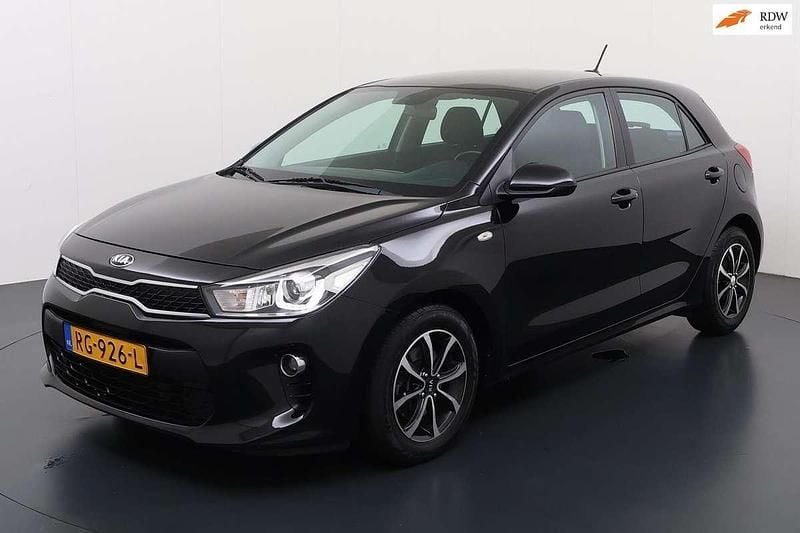 Zwart Gebruikt 2018 Kia Rio Hatchback | € 8.950 (Goede deal) - Afbeelding 1/4