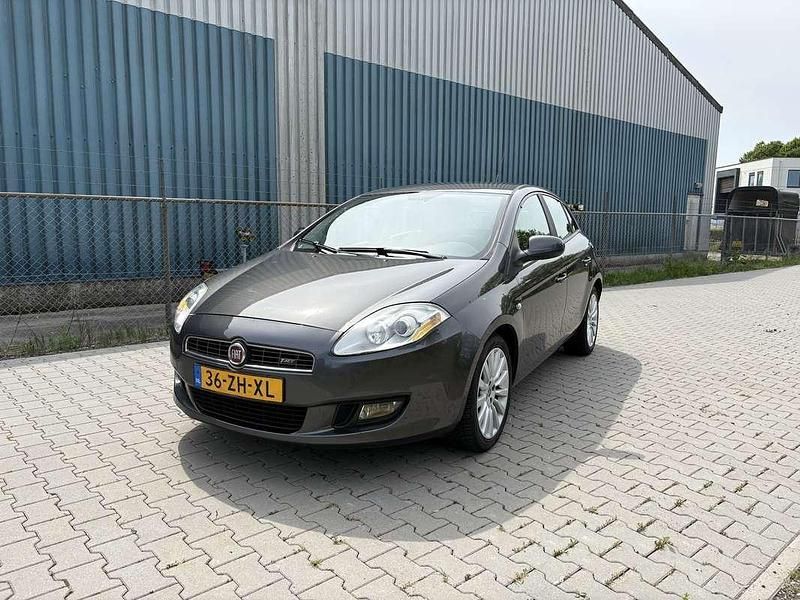 Grijs Gebruikt 2008 Fiat Bravo Hatchback | € 1.750 (Eerlijke prijs) - Afbeelding 1/4