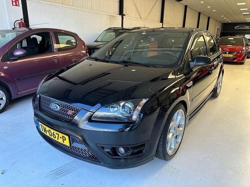 Zwart Gebruikt 2007 Ford Focus ST Hatchback | € 4.950 (Super prijs) - Afbeelding 1/4