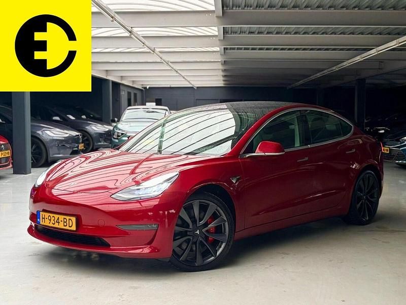 Rood Gebruikt 2019 Tesla Model 3 Performance Sedan | € 25.950 (Eerlijke prijs) - Afbeelding 1/4