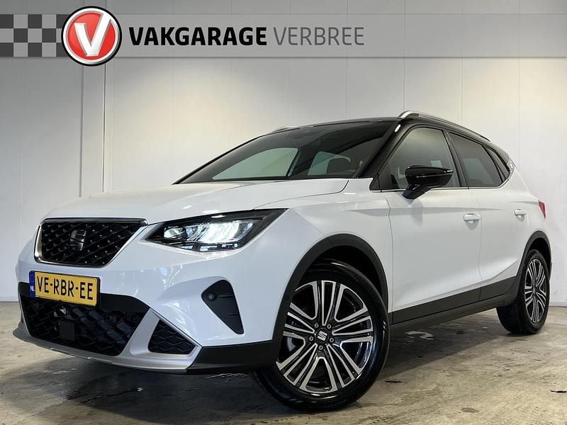 Wit Gebruikt 2025 Seat Arona Business SUV | € 23.940 (Iets duurder) - Afbeelding 1/4