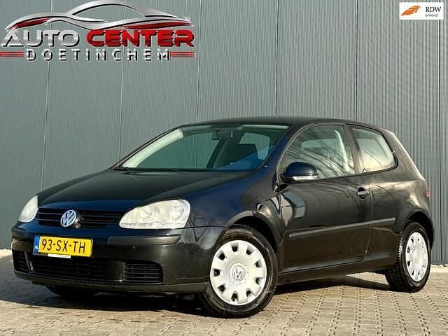 Zwart (metallic) Occasion 2006 VW Golf IV Business Hatchback | € 1.750 (Goede deal) - Afbeelding 1/4