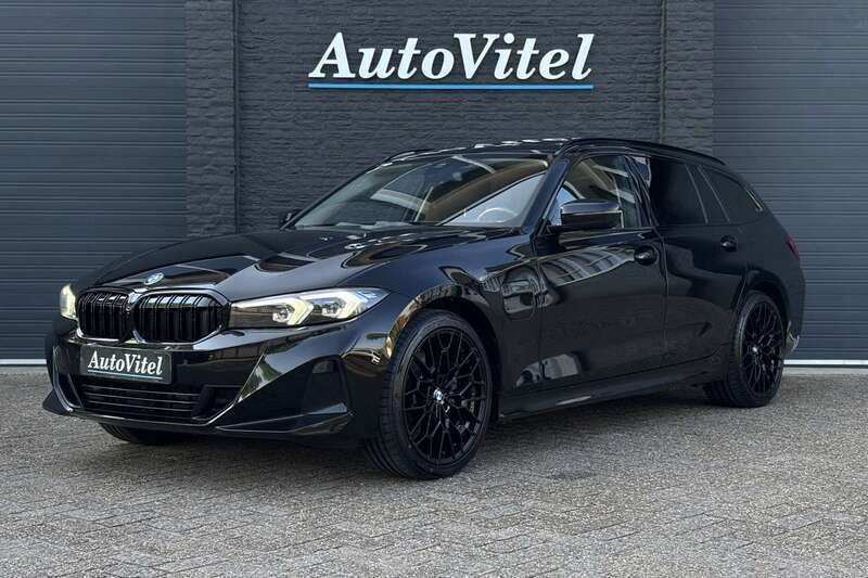 Zwart Gebruikt 2022 BMW 330 Shadowline Stationwagen | € 37.745 (Eerlijke prijs) - Afbeelding 1/2
