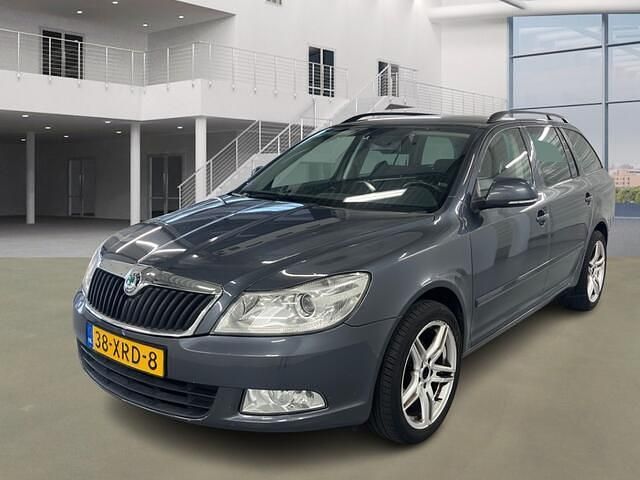 Grijs Gebruikt 2012 Skoda Octavia Business Line Stationwagen | € 3.295 (Super prijs) - Afbeelding 1/4