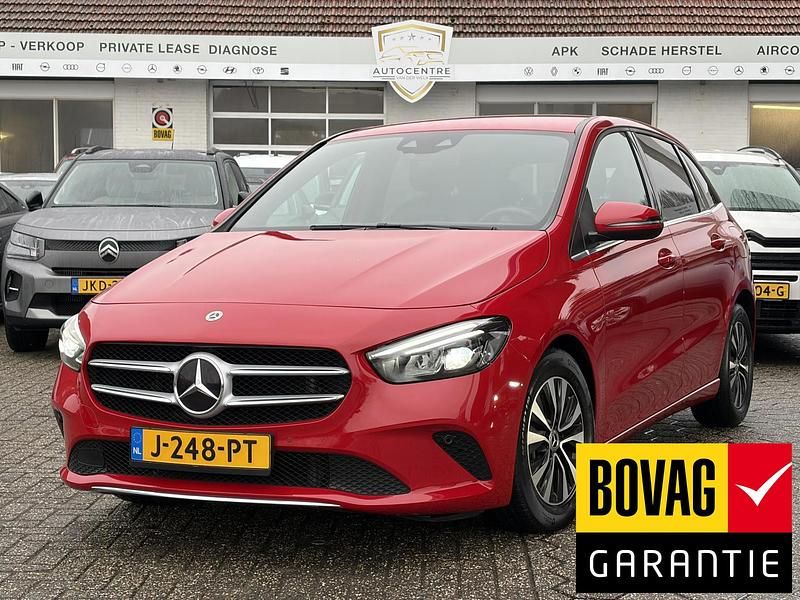 Rood Occasion 2020 Mercedes B180 Business MPV | € 22.750 (Eerlijke prijs) - Afbeelding 1/4