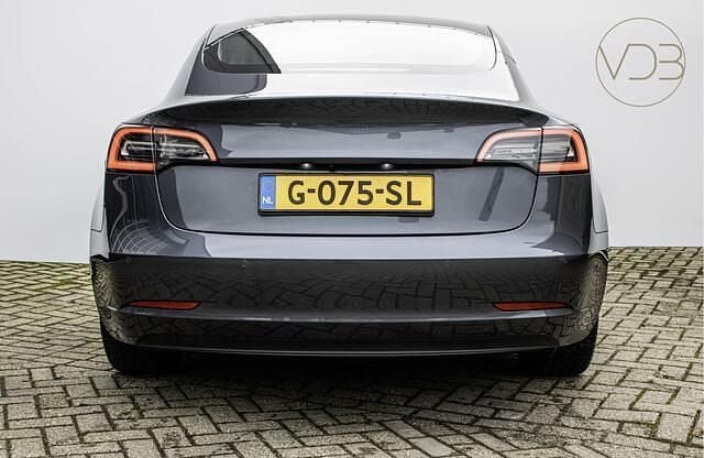 Occasion Tesla Model 3 Standard Range 239 kW (326 PK) 2019 Grijs (metallic) Sedan