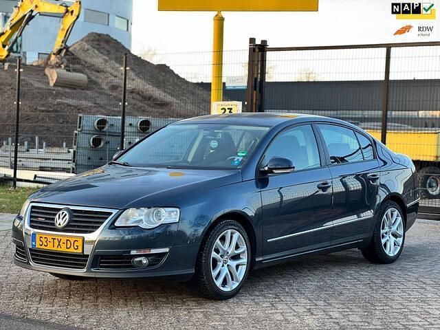 Grijs Occasion 2007 VW Passat Sportline Sedan | € 2.495 (Super prijs) - Afbeelding 1/4