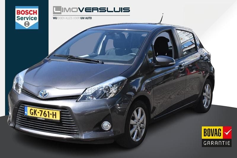 Grijs Gebruikt 2014 Toyota Yaris Hybrid Hatchback | € 11.750 (Goede deal) - Afbeelding 1/4