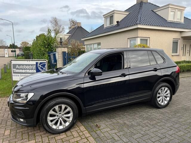 Zwart Gebruikt 2017 VW Tiguan Comfortline SUV | € 23.650 (Eerlijke prijs) - Afbeelding 1/4