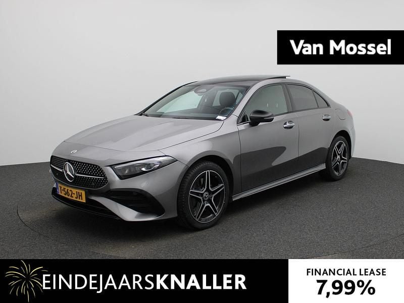 Grijs Gebruikt 2023 Mercedes A250 AMG line Sedan | € 33.900 (Iets duurder) - Afbeelding 1/4