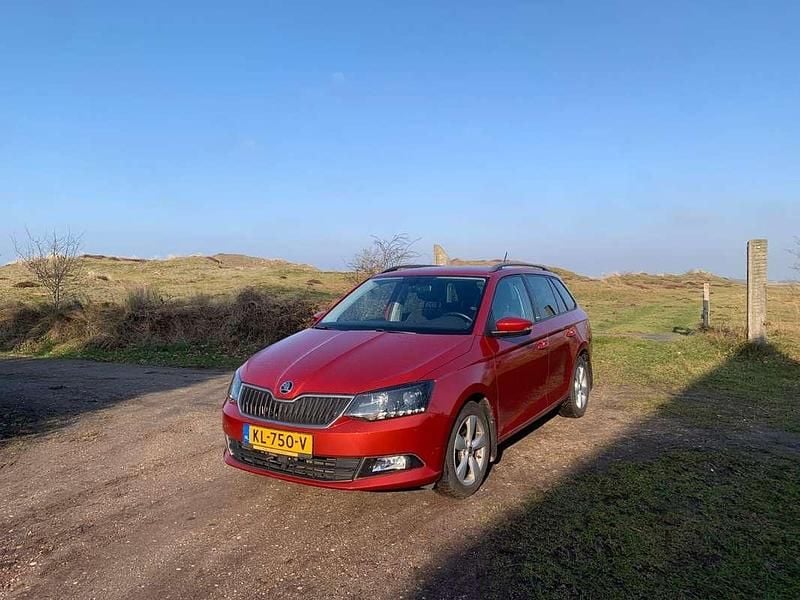 Rood Occasion 2016 Skoda Fabia Joy Stationwagen | € 8.400 (Super prijs) - Afbeelding 1/4