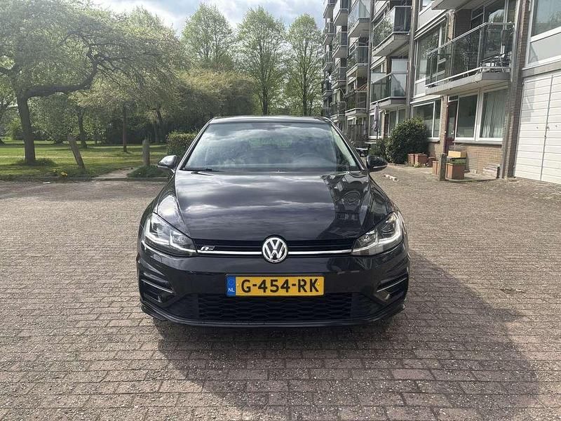 Zwart Gebruikt 2018 VW Golf VII R Stationwagen | € 17.500 (Eerlijke prijs) - Afbeelding 1/4