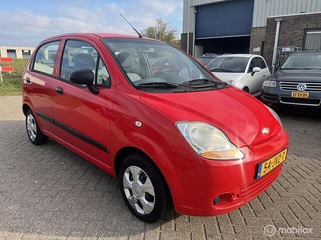 Rood Gebruikt 2009 Chevrolet Matiz Hatchback | € 1.799 (Eerlijke prijs) - Afbeelding 1/4