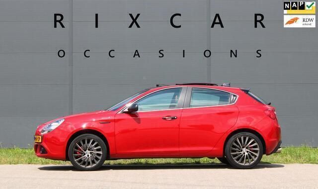 Rood Gebruikt 2015 Alfa Romeo Giulietta Exclusive Hatchback | € 11.940 (Eerlijke prijs) - Afbeelding 1/4
