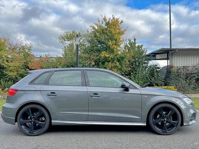 Occasion Audi A3 Sportback Design 116 PK (85 kW) 2018 Grijs Hatchback
