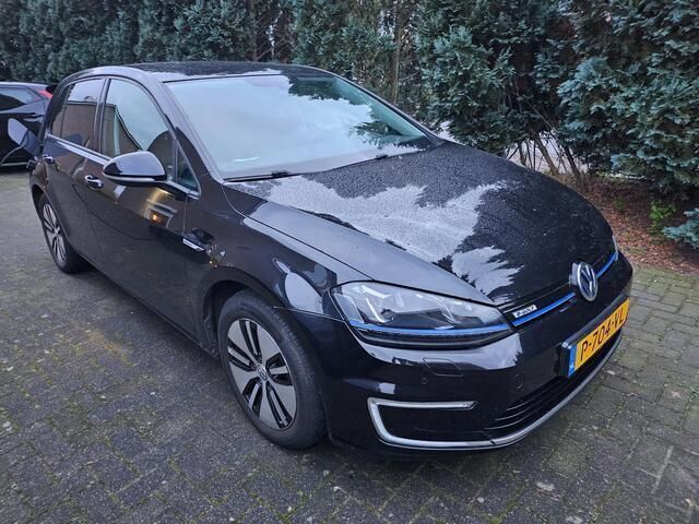 Zwart Gebruikt 2017 VW e-Golf Hatchback | € 9.950 (Eerlijke prijs) - Afbeelding 1/4
