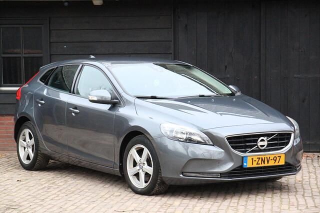 Occasion Volvo V40 Kinetic 114 PK (83 kW) 2014 Grijs (metallic) Hatchback