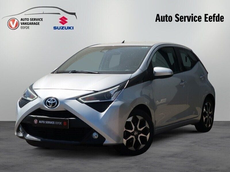 Grijs Gebruikt 2020 Toyota Aygo X-play Hatchback | € 10.599 (Eerlijke prijs) - Afbeelding 1/3
