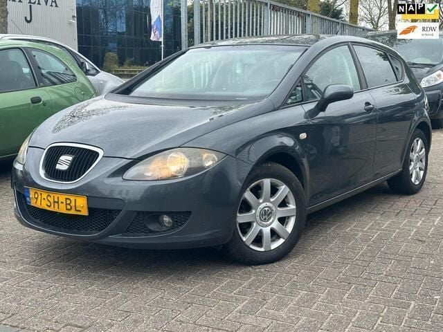 Grijs Gebruikt 2006 Seat Leon Reference Hatchback | € 1.950 (Eerlijke prijs) - Afbeelding 1/4