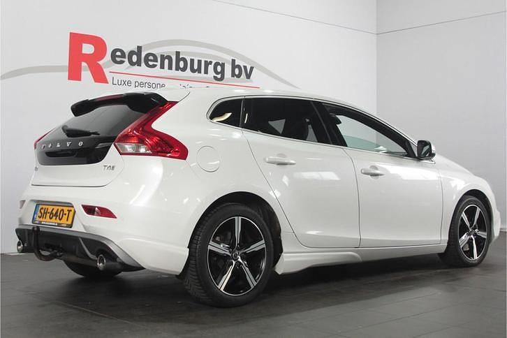 Occasion Volvo V40 Business Edition 191 PK (140 kW) 2018 Wit Hatchback