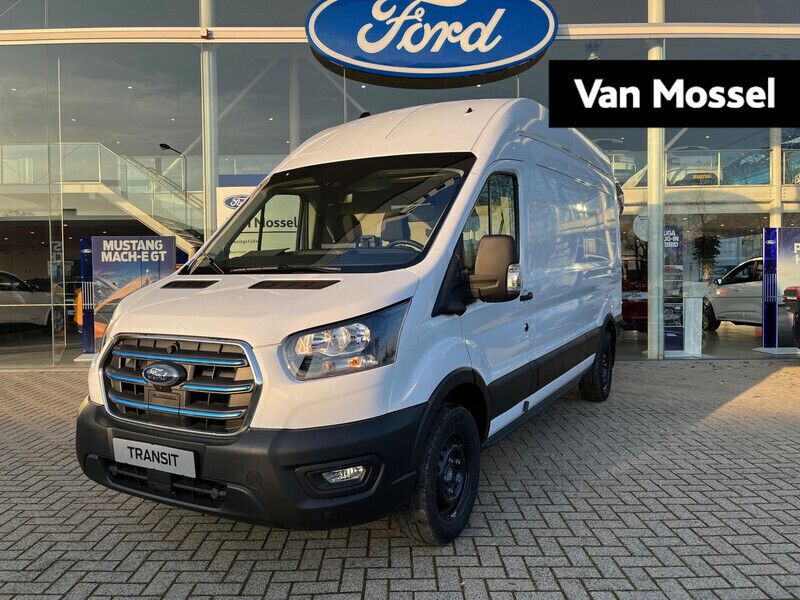 Roze Gebruikt 2023 Ford E-Transit Trend Van | € 65.876 - Afbeelding 1/4