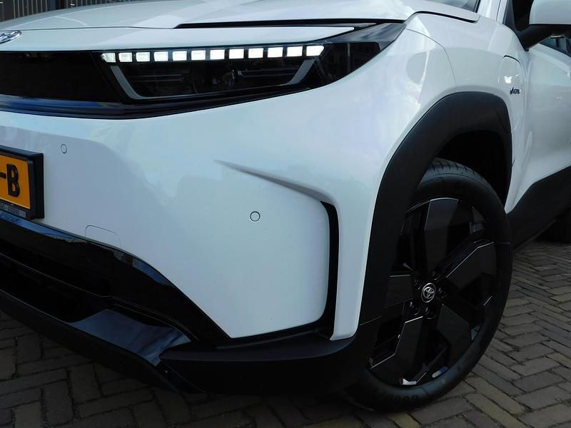 Nieuw Toyota Urban Cruiser Executive 127 kW (174 PK) 2026 Wit SUV