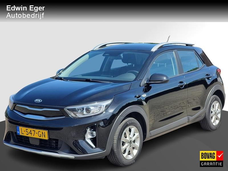 Zwart Gebruikt 2021 Kia Stonic SUV | € 16.445 (Goede deal) - Afbeelding 1/4