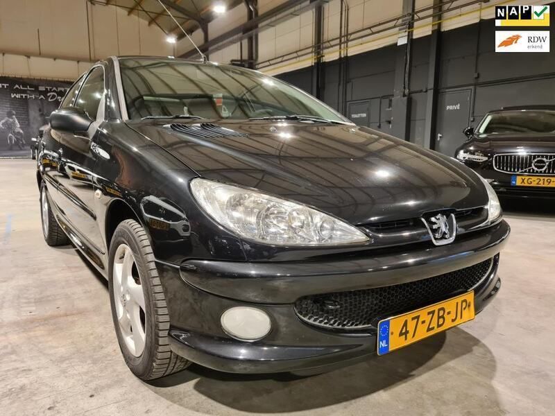 Zwart Gebruikt 2007 Peugeot 206 Forever Hatchback | € 2.999 (Iets duurder) - Afbeelding 1/4