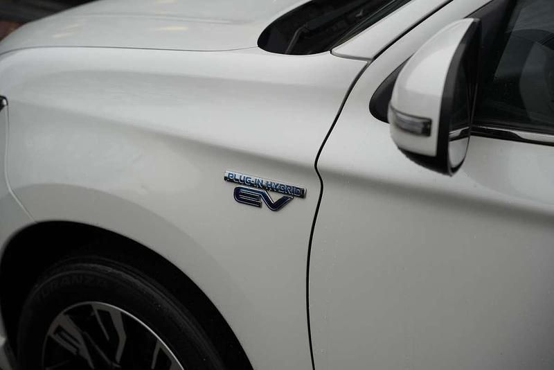 Occasion Mitsubishi Outlander P-HEV 121 PK (88 kW) 2016 Wit SUV