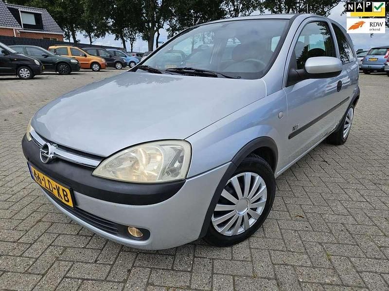Grijs, metallic lak Gebruikt 2002 Opel Corsa Njoy Hatchback | € 999 (Eerlijke prijs) - Afbeelding 1/4