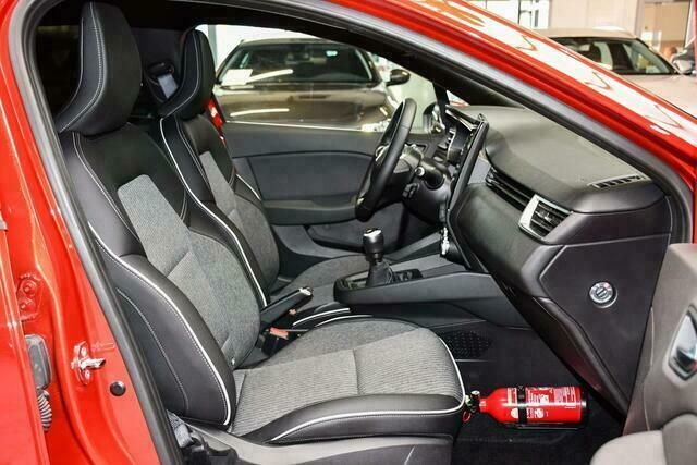 Occasion Renault Clio V Intens 91 PK (66 kW) 2021 Rood Sedan