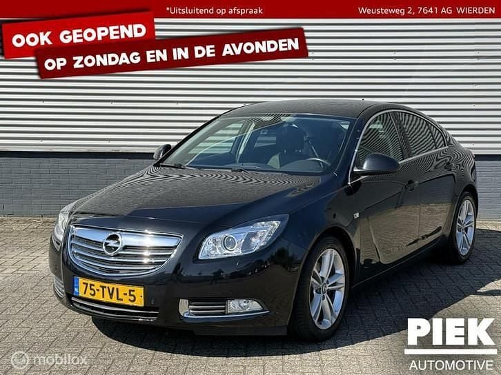 Zwart Occasion 2012 Opel Insignia Cosmo Hatchback | € 5.999 (Eerlijke prijs) - Afbeelding 1/3