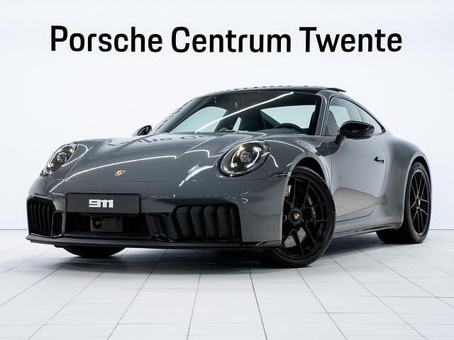 Grijs Occasion 2025 Porsche 911 Carrera 4 GTS Coupé | € 249.900 (Eerlijke prijs) - Afbeelding 1/4
