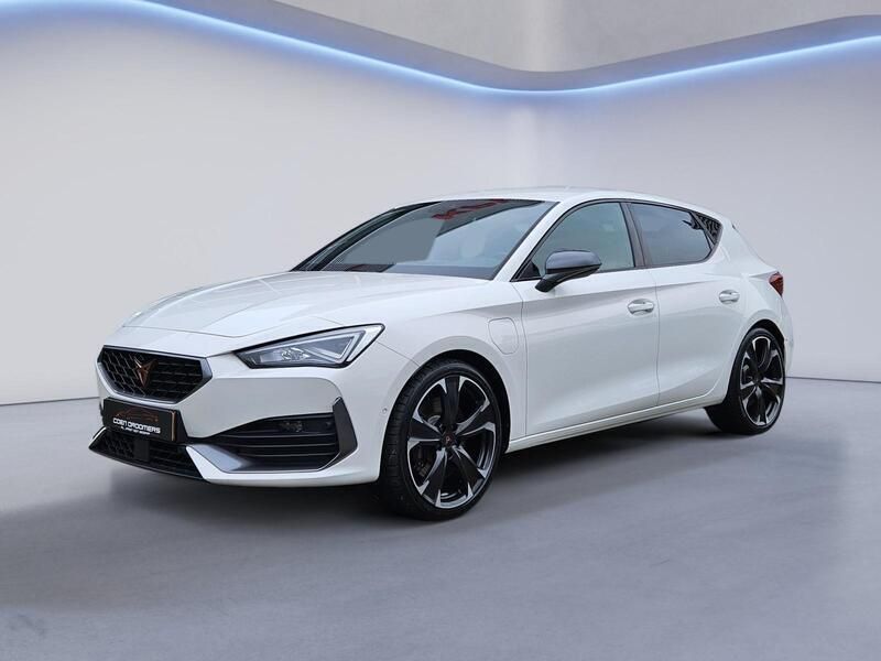 Wit Gebruikt 2022 Cupra Leon VZ Hatchback | € 29.145 (Eerlijke prijs) - Afbeelding 1/4