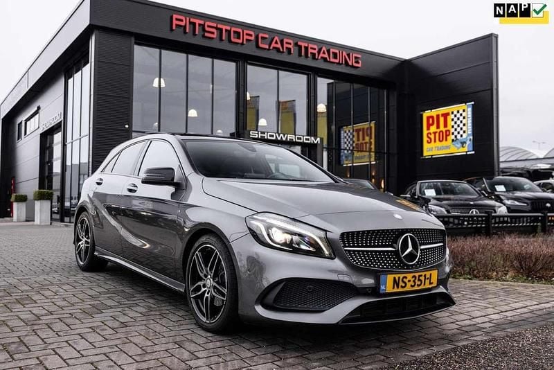 Grijs Gebruikt 2017 Mercedes A180 AMG Hatchback | € 17.650 (Eerlijke prijs) - Afbeelding 1/3