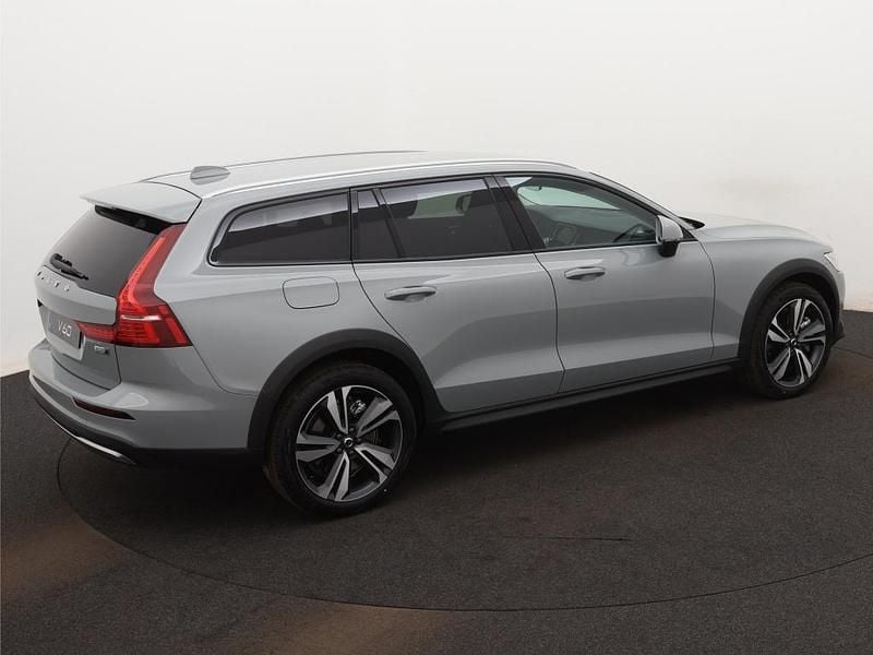 Occasion Volvo V60 CC Core 252 PK (185 kW) 2024 Grijs, metallic lak Stationwagen