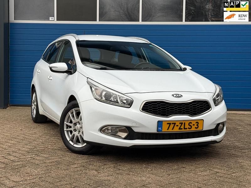 Wit Occasion 2013 Kia Ceed Comfort Hatchback | € 5.940 (Eerlijke prijs) - Afbeelding 1/4