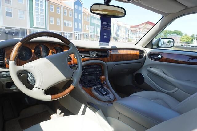 Groen Gebruikt 1999 Jaguar XJ Executive Sedan | € 23.500 - Afbeelding 1/4