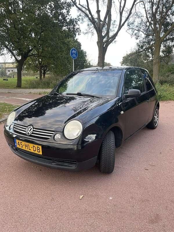 Zwart Occasion 2001 VW Lupo Trendline Hatchback | € 950 (Goede deal) - Afbeelding 1/4