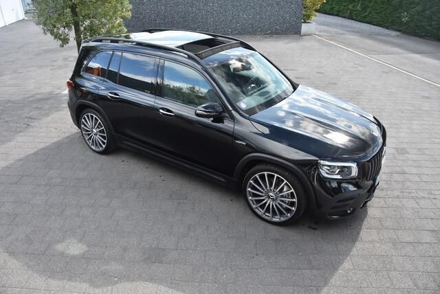 Zwart Gebruikt 2022 Mercedes GLB35 AMG SUV | € 59.490 - Afbeelding 1/4