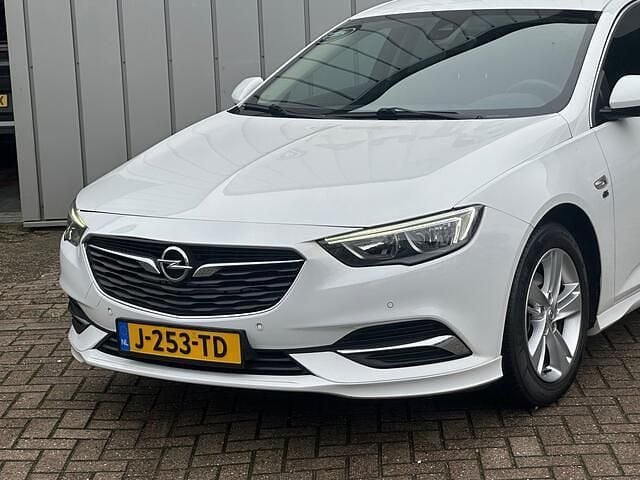 Occasion Opel Insignia Business 165 PK (121 kW) 2020 Wit Hatchback