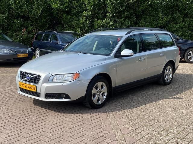 Grijs, metallic lak Gebruikt 2007 Volvo V70 Kinetic Stationwagen | € 9.950 (Iets duurder) - Afbeelding 1/4