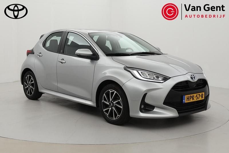 Grijs Occasion 2025 Toyota Yaris Hybrid Hatchback | € 21.400 (Goede deal) - Afbeelding 1/4