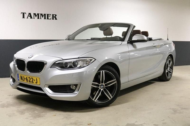 Grijs Gebruikt 2017 BMW 220 Executive Cabriolet | € 22.950 (Eerlijke prijs) - Afbeelding 1/4