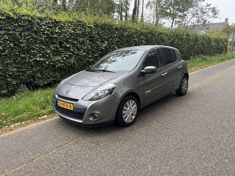 Grijs Gebruikt 2011 Renault Clio II Hatchback | € 2.650 (Eerlijke prijs) - Afbeelding 1/4